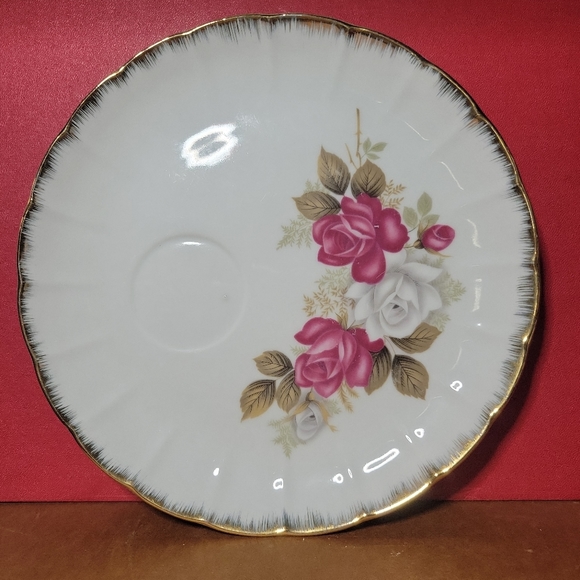 Vintage ROYAL CROWN bone china Teacup And Snack Plate Set-rare Find - Picture 2 of 6